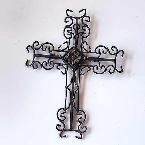 3 piece of Metal Decorative Crosses. - Picture 5 of 10
